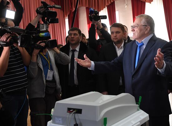 Russian presidential candidates cast their votes