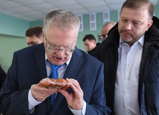 Russian presidential candidates cast their votes