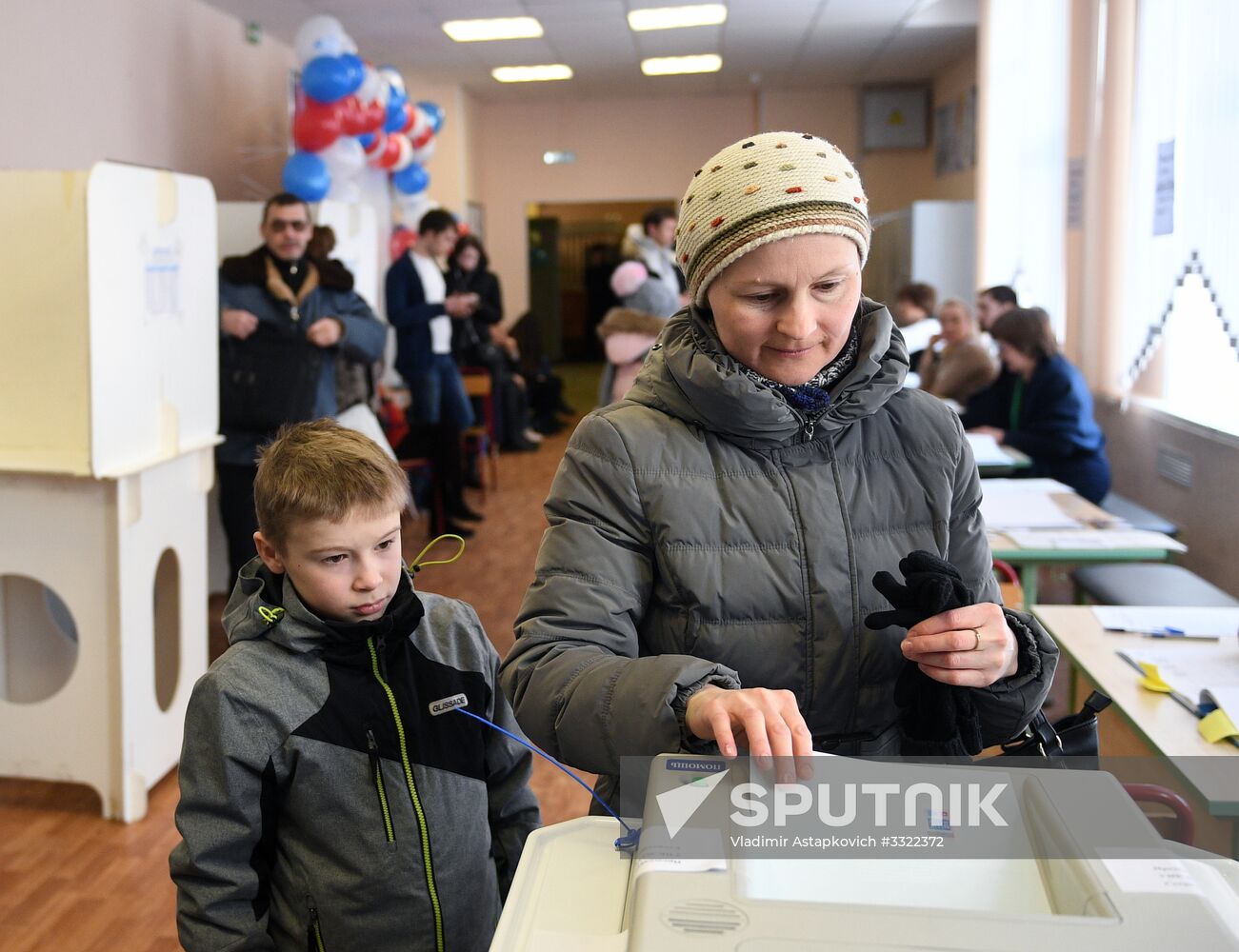 Russian presidential candidates cast their votes