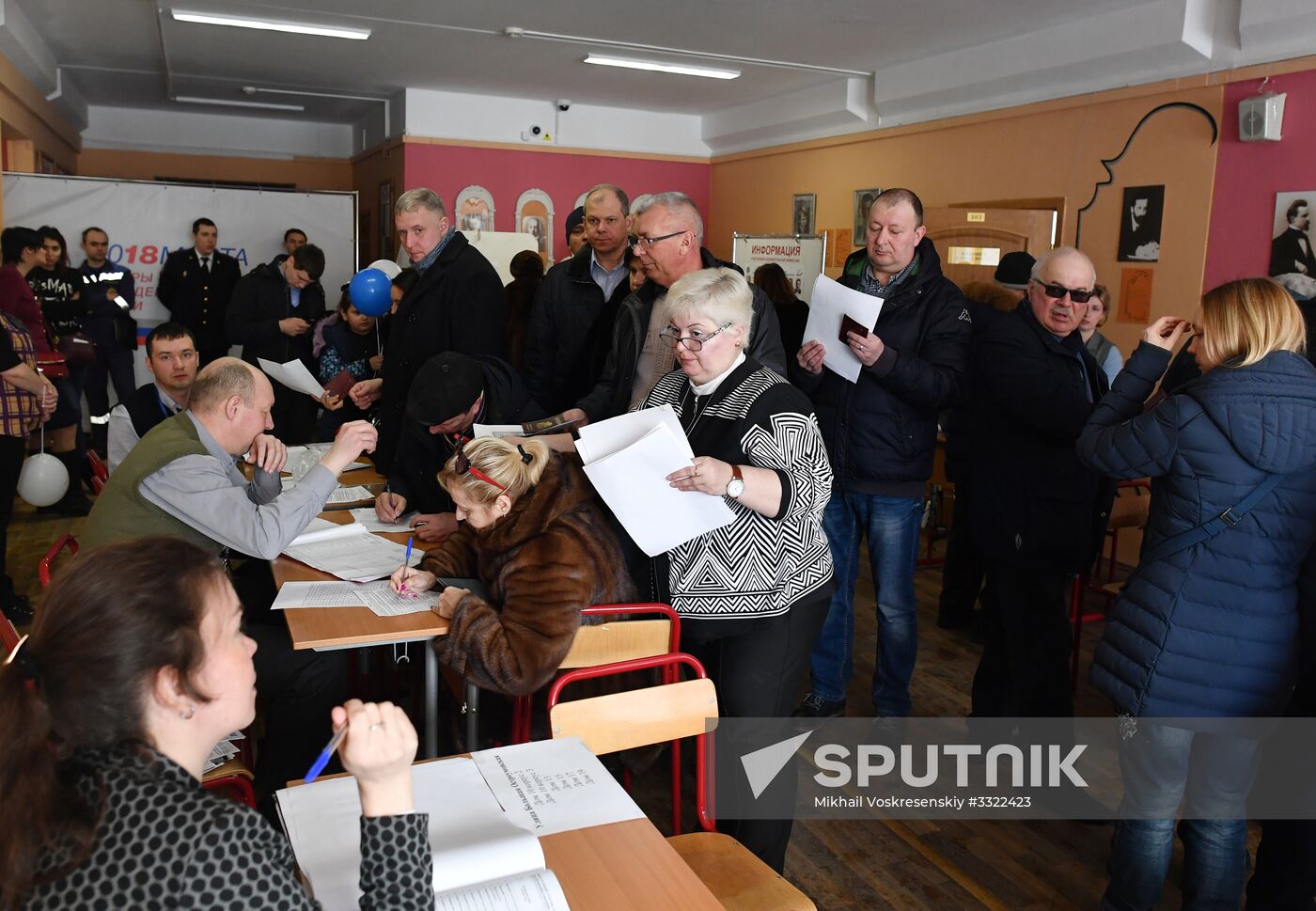 Russian presidential candidates cast their votes