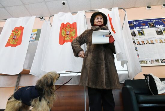 Russian presidential candidates cast their votes