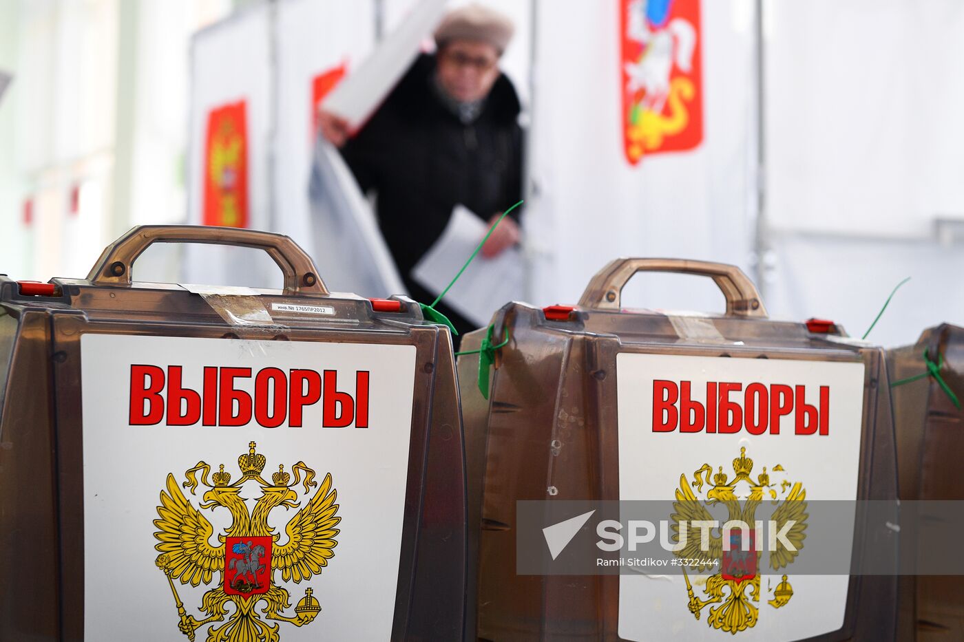 Russian presidential candidates cast their votes