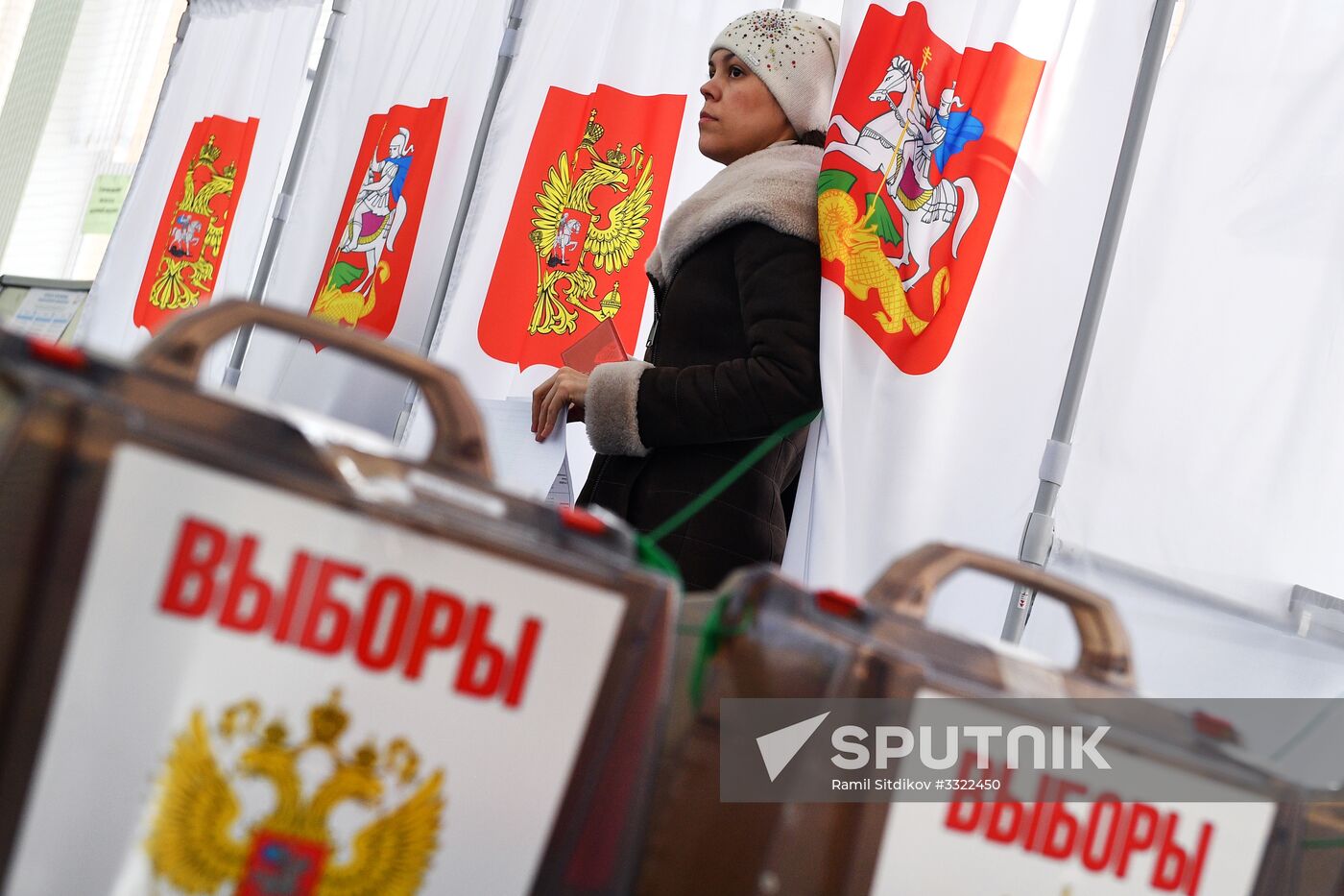 Russian presidential candidates cast their votes
