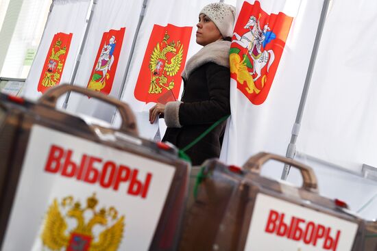 Russian presidential candidates cast their votes