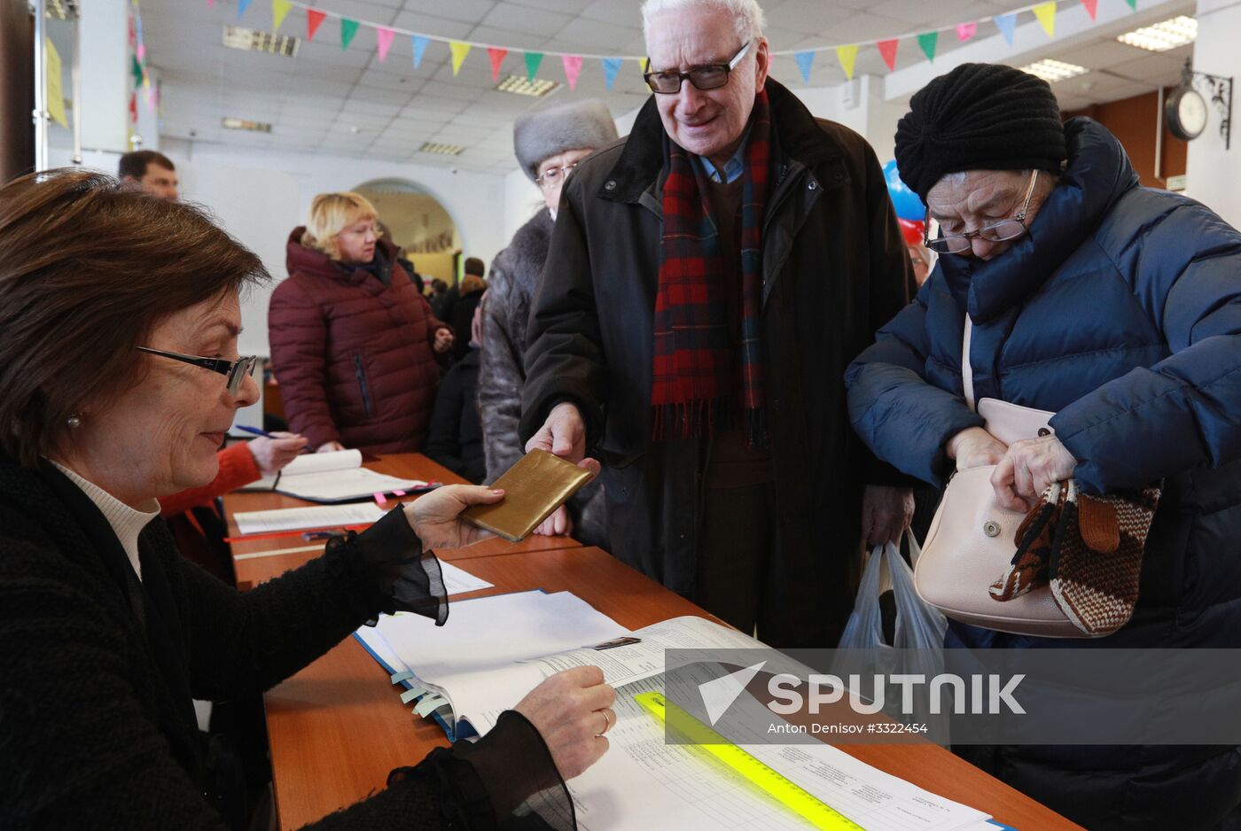 Russian presidential candidates cast their votes