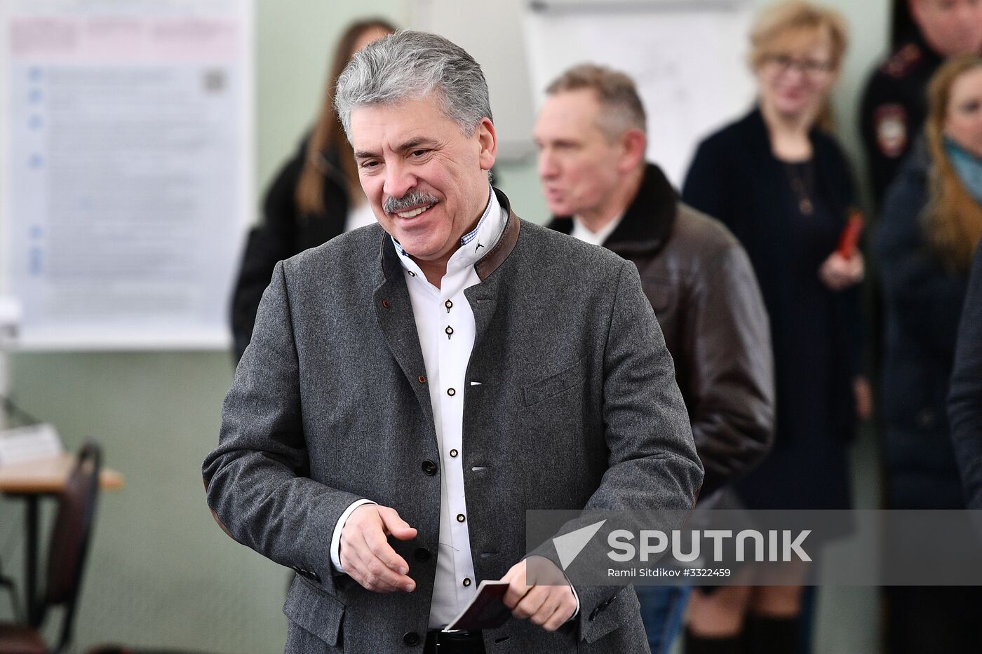 Russian presidential candidates cast their votes