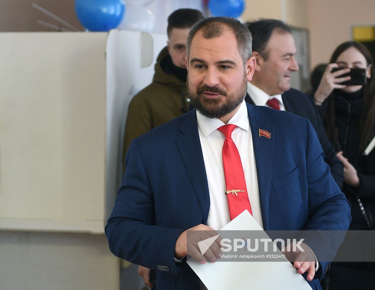 Russian presidential candidates cast their votes