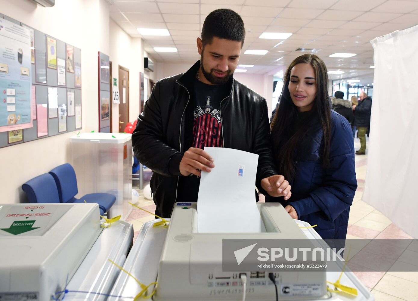 Russian presidential candidates cast their votes