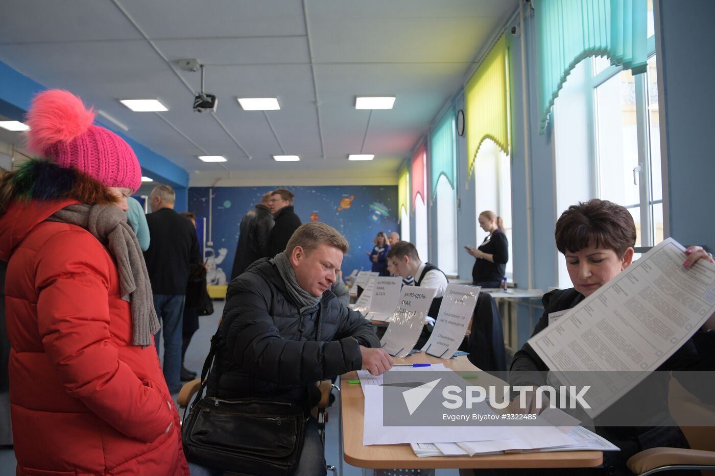 Russian presidential candidates cast their votes