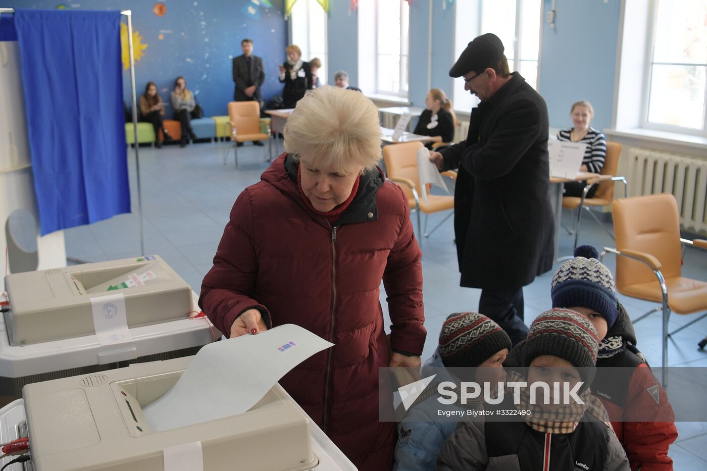 Russian presidential candidates cast their votes