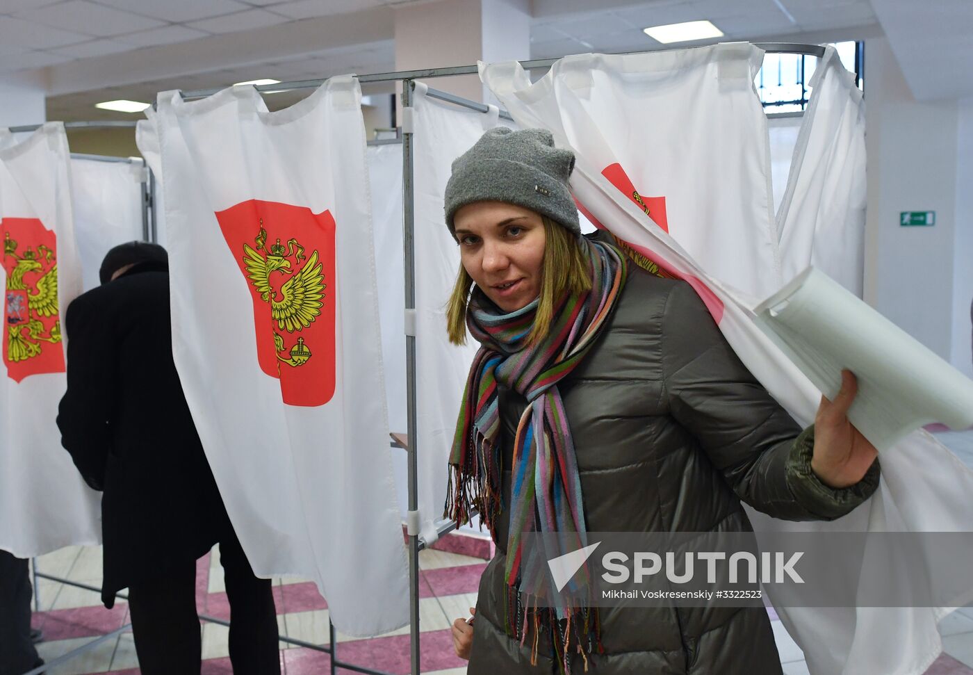 Russian presidential candidates cast their votes