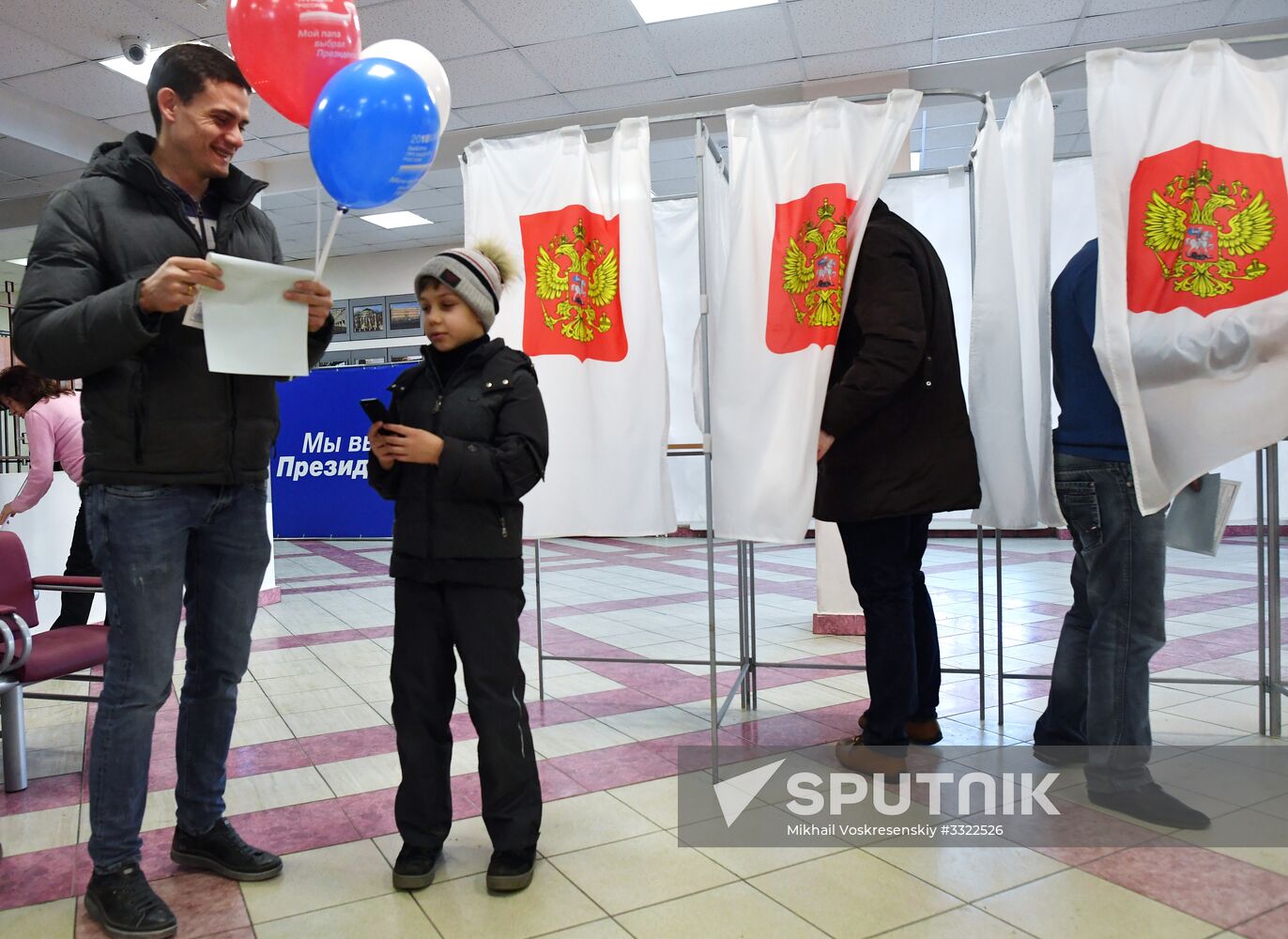 Russian presidential candidates cast their votes