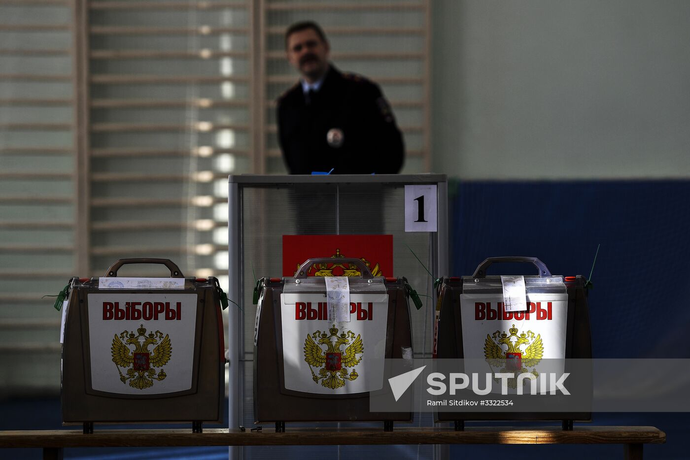 Russian presidential candidates cast their votes