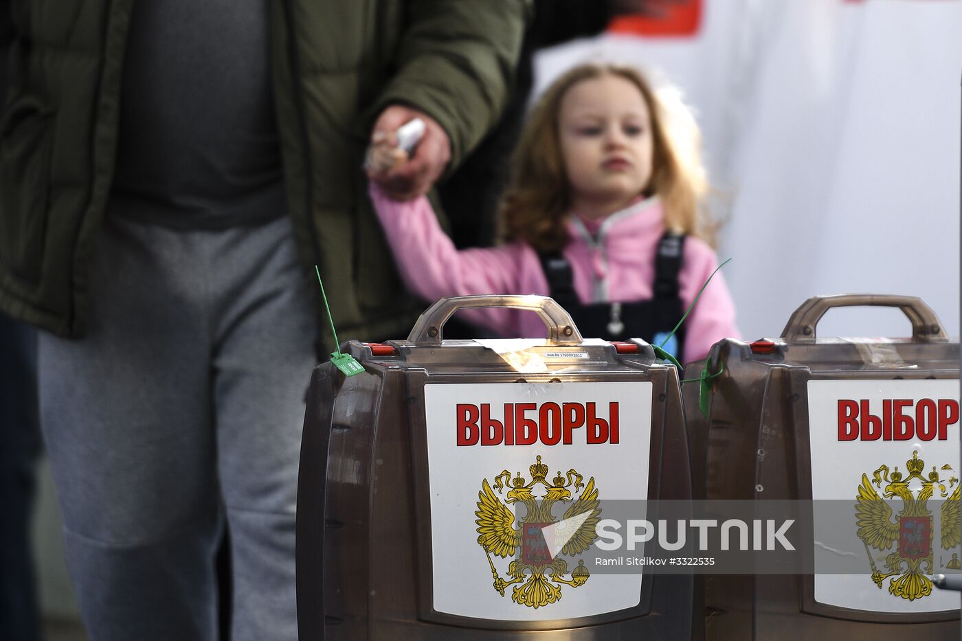 Russian presidential candidates cast their votes