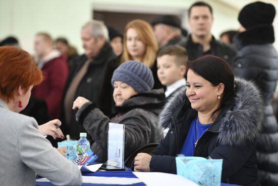 Russian presidential candidates cast their votes