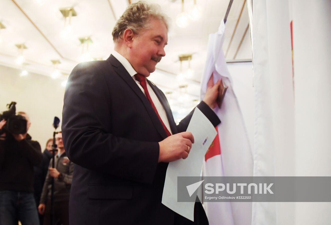 Russian presidential candidates cast their votes