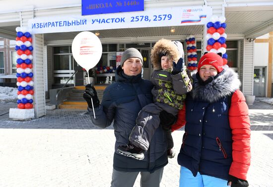 Russian presidential candidates cast their votes