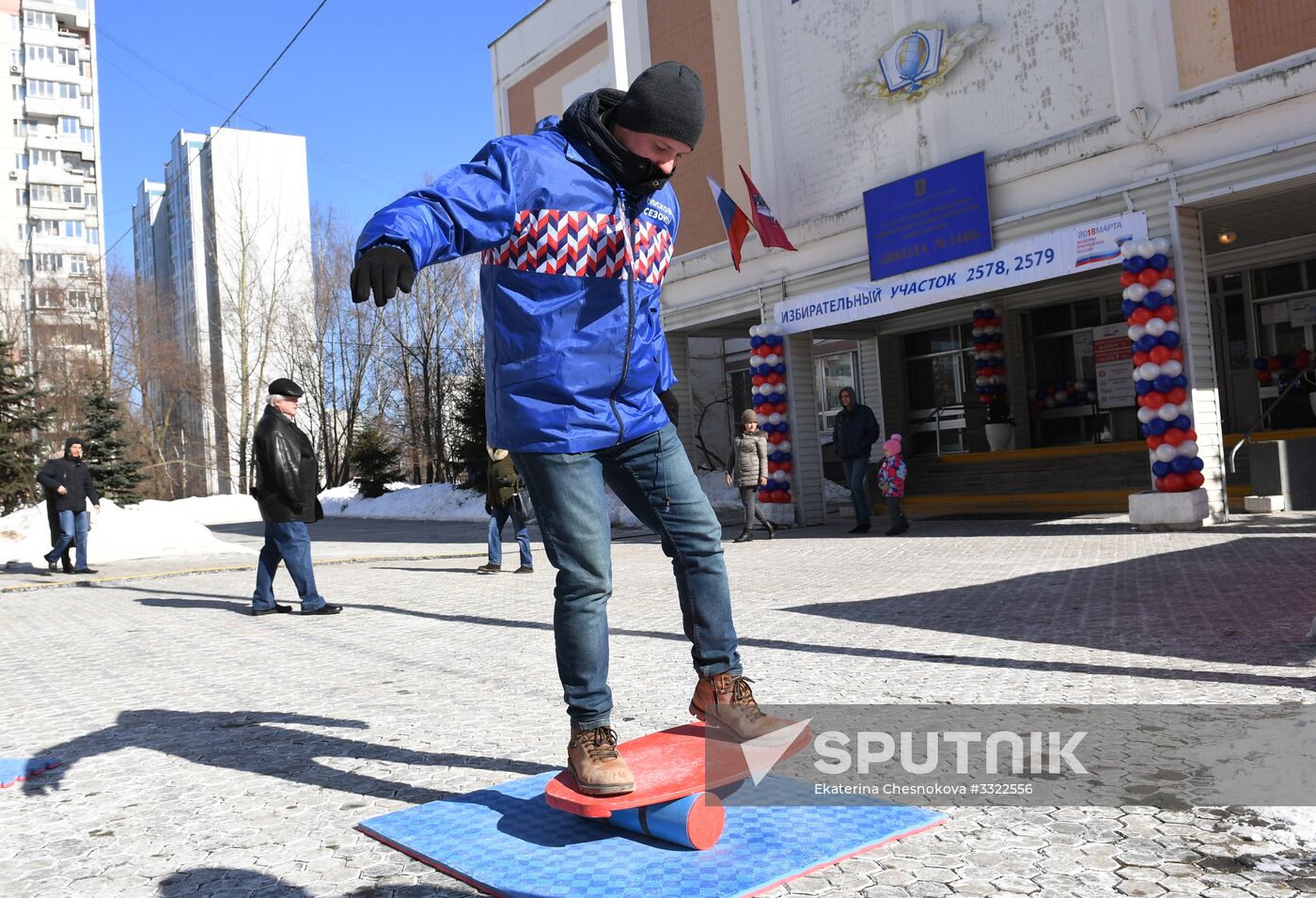 Russian presidential candidates cast their votes