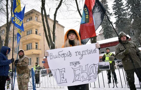Russian citizens in Ukraine blocked from voting in Russian presidential election