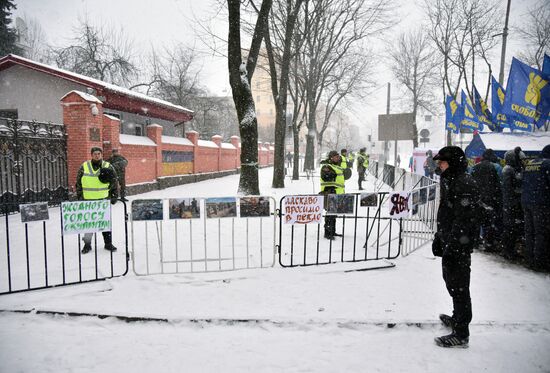 Russian citizens in Ukraine blocked from voting in Russian presidential election
