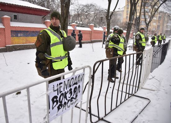 Russian citizens in Ukraine blocked from voting in Russian presidential election