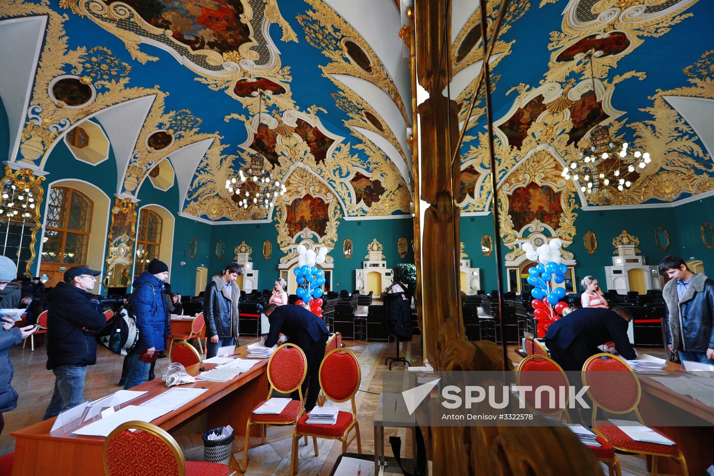 Russian presidential candidates cast their votes