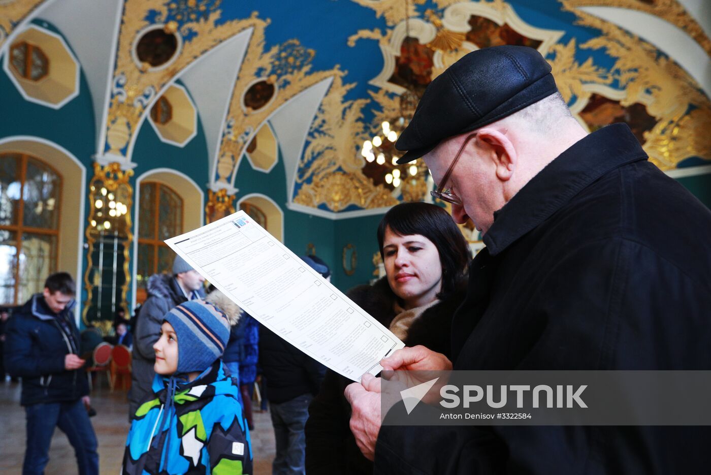 Russian presidential candidates cast their votes