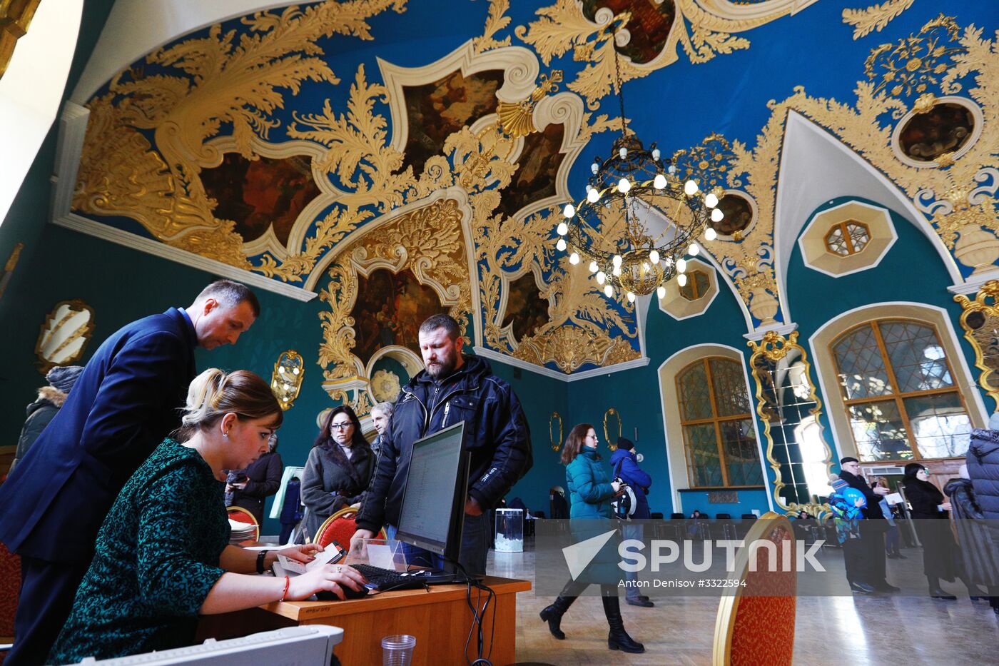 Russian presidential candidates cast their votes