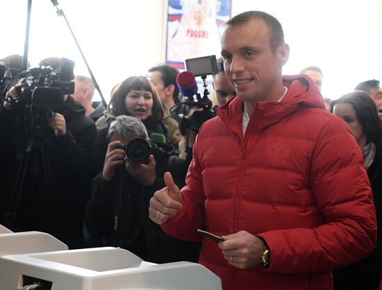 Members of Russian national football team vote at Russian presidential election