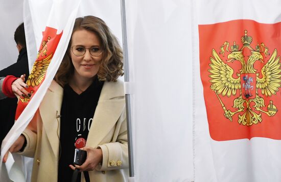 Russian presidential candidates cast their votes