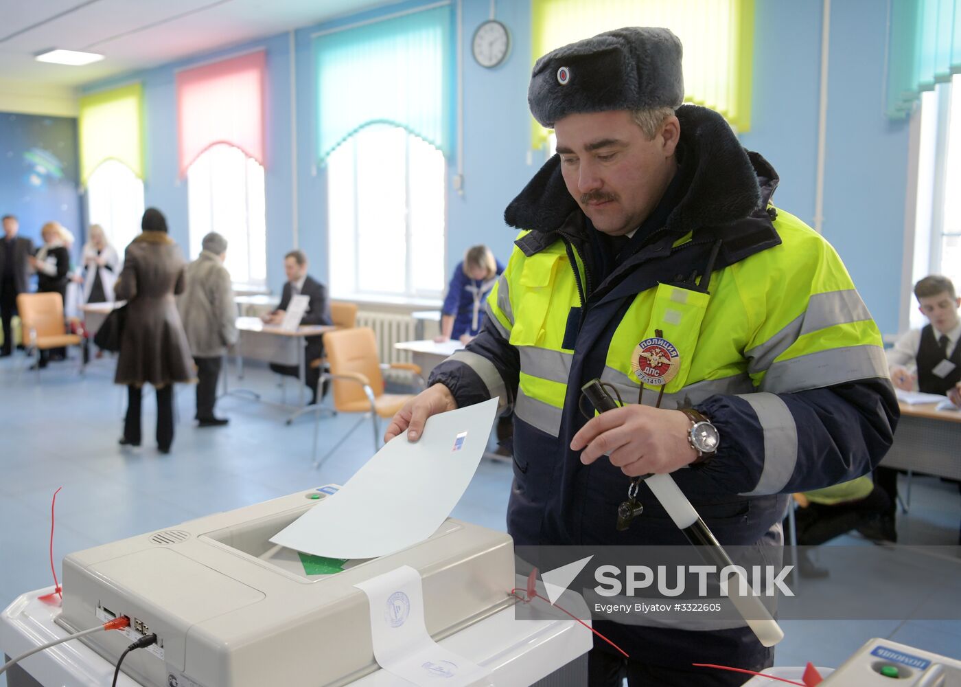 Russian presidential candidates cast their votes