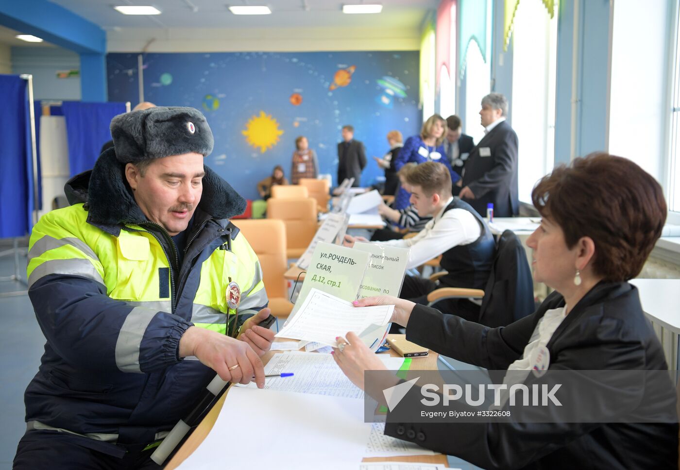 Russian presidential candidates cast their votes