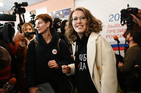 Russian presidential candidates cast their votes