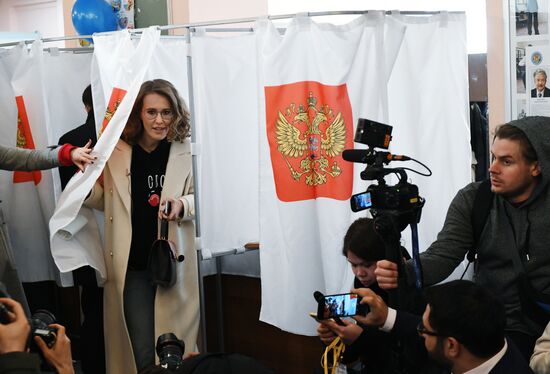 Russian presidential candidates cast their votes