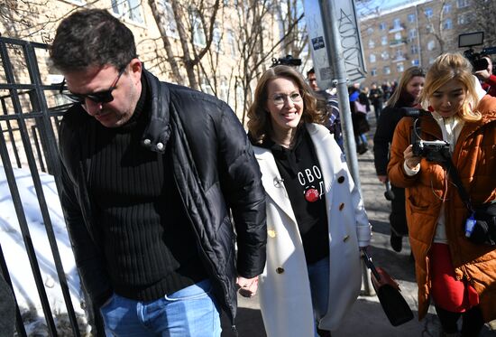 Russian presidential candidates cast their votes
