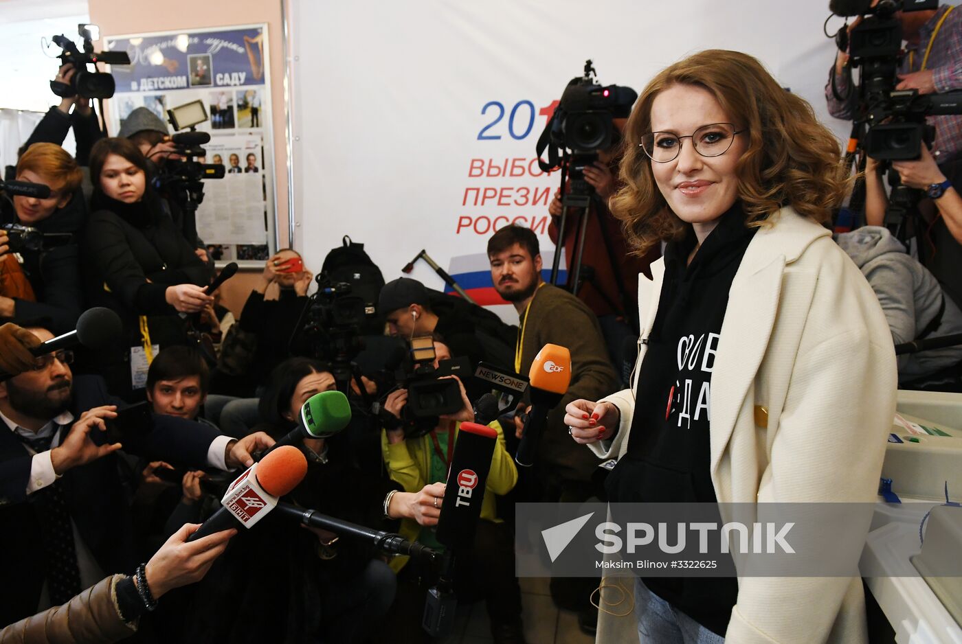 Russian presidential candidates cast their votes