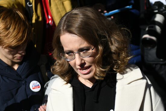 Russian presidential candidates cast their votes