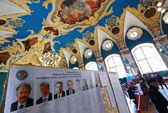 Russian presidential candidates cast their votes