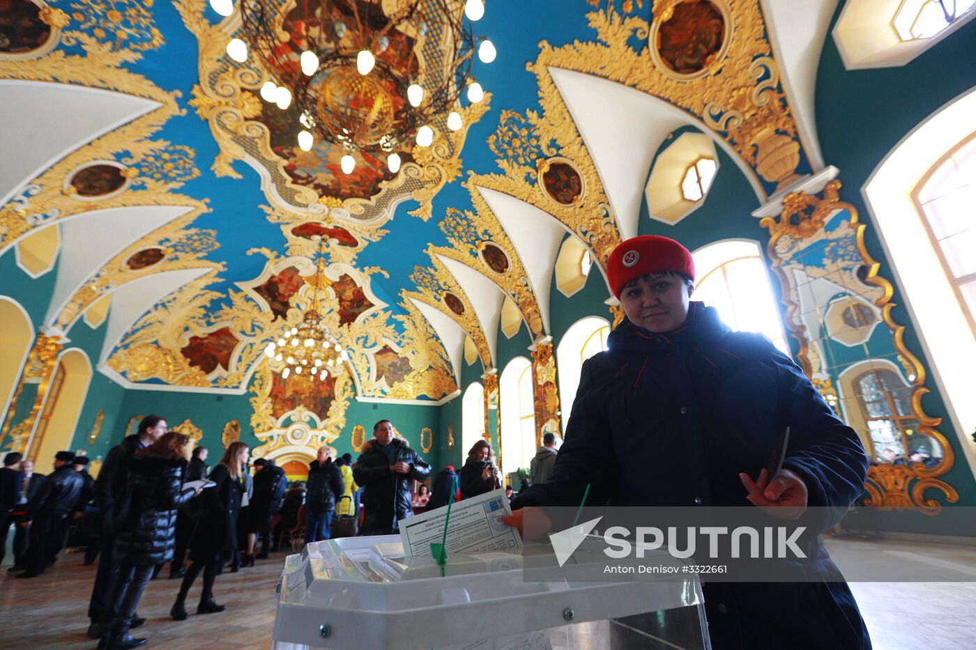 Russian presidential candidates cast their votes