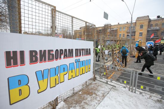 Russian citizens in Ukraine blocked from voting in Russian presidential election