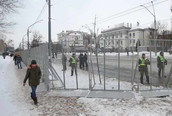 Russian citizens in Ukraine blocked from voting in Russian presidential election