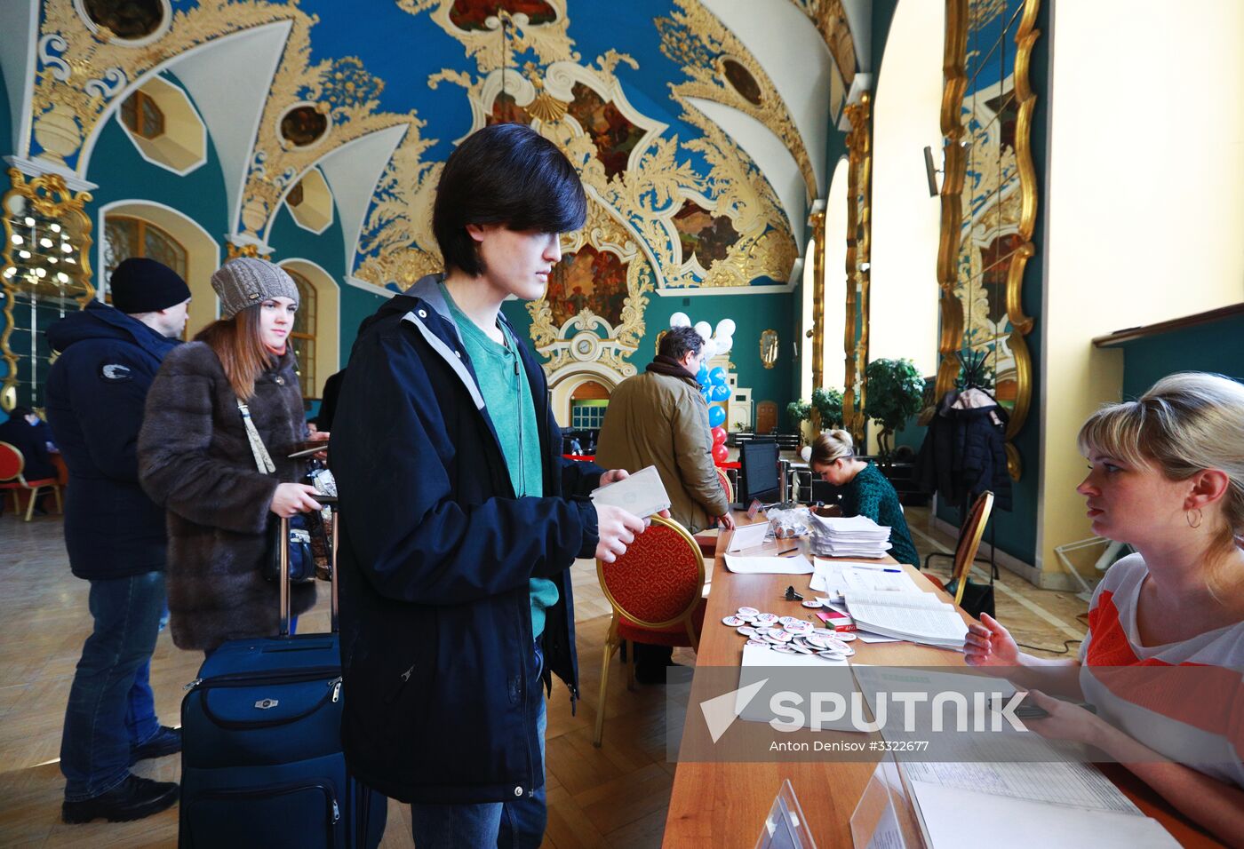 Russian presidential candidates cast their votes