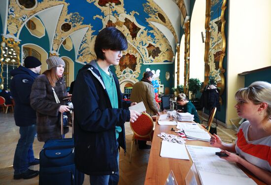 Russian presidential candidates cast their votes