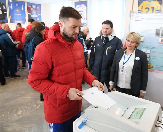 Members of Russian national football team vote at Russian presidential election