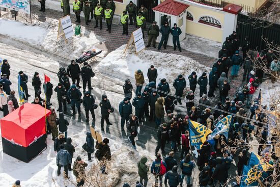 Russian citizens in Ukraine blocked from voting in Russian presidential election