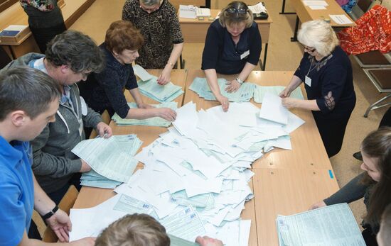 Votes counted at Russian presidential elections