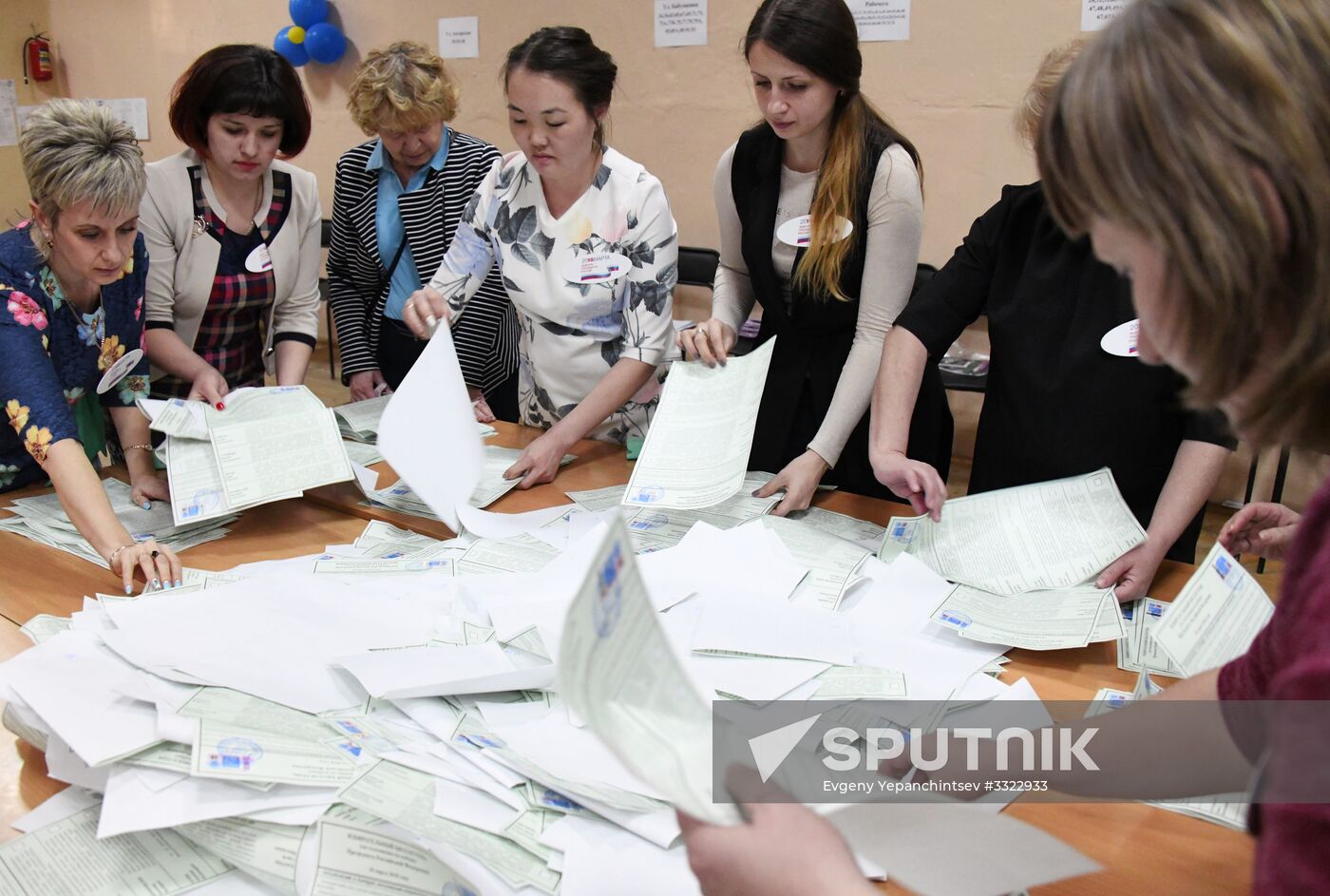 Votes counted at Russian presidential elections