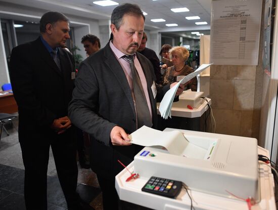 Votes counted at Russian presidential elections