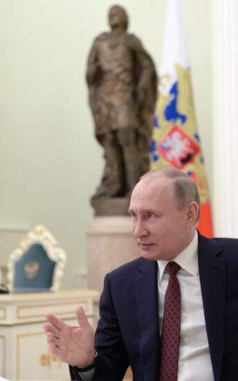 President Vladimir Putin meets with co-chairmen of headqurters of presidential nomimee Putin