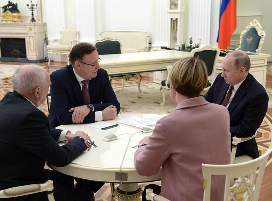 President Vladimir Putin meets with co-chairmen of headqurters of presidential nomimee Putin